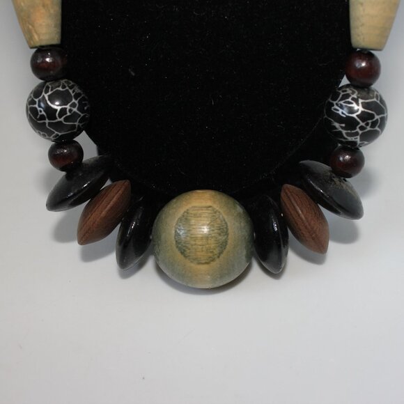 Vintage Boho Style Natural Wood Beaded Necklace 25" Green Brown Black - Picture 2 of 8